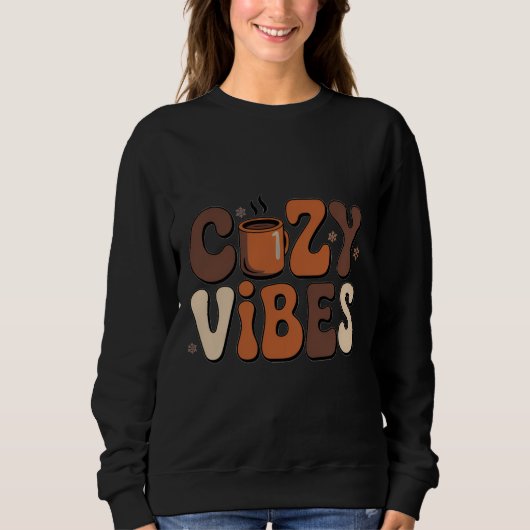 Retro Cozy Vibes Winter Groovy Typography T-Shirt スウェットシャツ (正面)