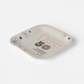 Retro Daisy Boho Terracotta Natural 50th Birthday ペーパープレート (傾斜あり)