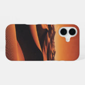 Retro Desert Dunes iPhone 16ケース (裏面横)