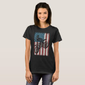 Retro Dirt Bike American Flag Motocross Biker 4th  Tシャツ (正面フル)
