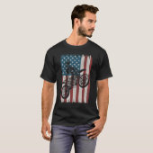 Retro Dirt Bike American Flag Motocross Biker 4th  Tシャツ (正面フル)