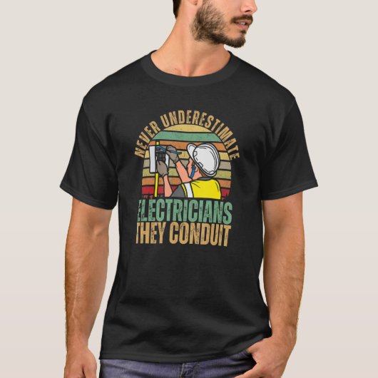 Retro  Electrician Puns For Electrical Engineers Tシャツ (正面)