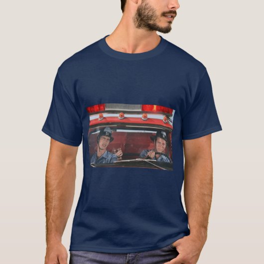 Retro Emergency Rescue Squad Fire Department Desig Tシャツ (正面)
