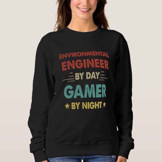 Retro Environmental Engineer By Day Gamer By Night スウェットシャツ (正面)