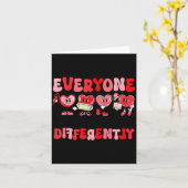 Retro Everyone Communicates Differently Autism Val カード (黄色い花)