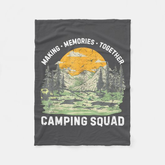 Retro Family Camng Crew Est 2025 Camper Camp Camng フリースブランケット (正面)