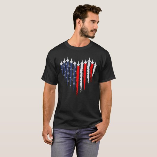 Retro Fighter Jet Airplane American Flag Heart 4th Tシャツ (正面フル)