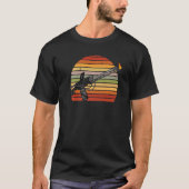 Retro Flame Thrower Flamethrower Hot Burn Tシャツ (正面)