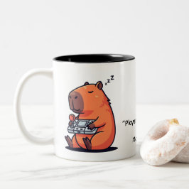 Retro Gamer Capybara Mug – Old School Vibes ツートーンマグカップ