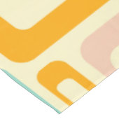 Retro geometric pattern in light beige background テーブルクロス (アングル)