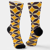 Retro geometric pattern yellow and brown leaf ソックス (傾斜あり)