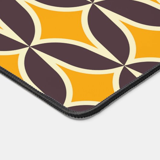 Retro geometric pattern yellow and brown leaf デスクマット (コーナー)