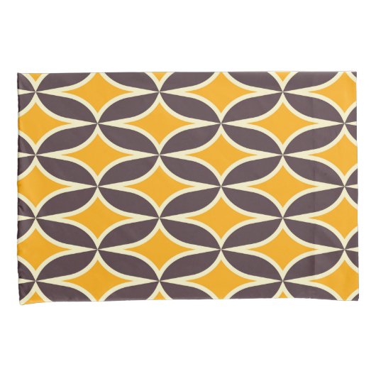 Retro geometric pattern yellow and brown leaf 枕カバー (正面右)