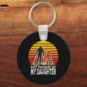 Retro Got Ped By My Daughter Funny Skiing Design  キーホルダー (正面)