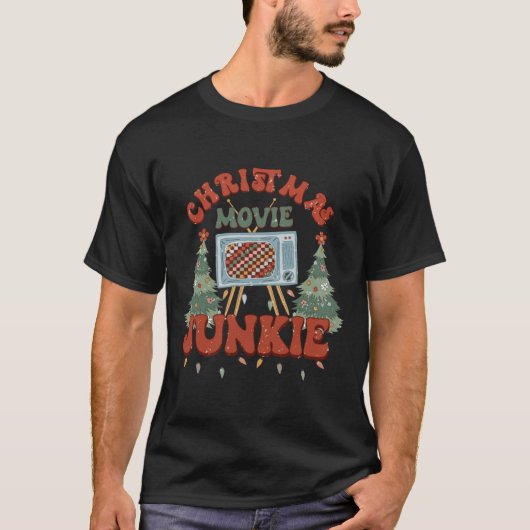 Retro Groovy Christmas Movie Junkie Merry Xmas Tre Tシャツ (正面)