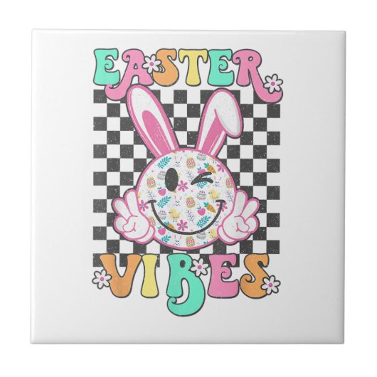 Retro Groovy Easter Vibes Bunny Checkered Smile Wo タイル (正面)
