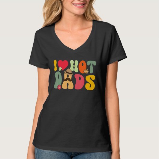 Retro Groovy I Love Hot Dads Red Heart Love Dads F Tシャツ (正面)
