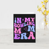 Retro Groovy In My Bowling Mom Era Funny  カード (黄色い花)