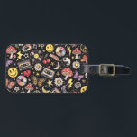 Retro Grunge Sunshine Bliss ラゲッジタグ<br><div class="desc">A bold fusion of 90s street style and retro optimism. This design features a classic happy, face centered within a radiant sun, flower silhouette. The artwork utilizes heavy grunge, design elements, including distressed textures, faded color palettes, and rough edges to create a weathered, vintage look that balances positivity with an...</div>