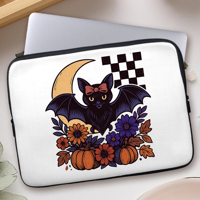 Retro Halloween Bat With Moon Gothic Aesthetic ラップトップスリーブ (This retro Halloween bat design captures spooky charm with a gothic twist.)