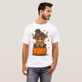 Retro Halloween Highland Cow Tシャツ (正面フル)
