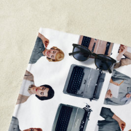 Retro Happy Administrative Professionals Day  ビーチタオル