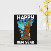Retro Happy New Year 2026 Bigfoot Lovers New Years カード (黄色い花)