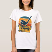 Retro Hockey Mama Sunset Stick & Puck Design Tシャツ (正面)