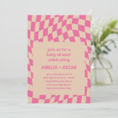 Retro Hot Pink Abstract Checkerboard Baby Shower 招待状 (スタンド正面)