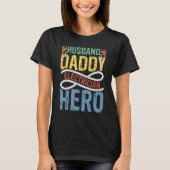 Retro Husband Daddy Electrician Hero   Lineman Dad Tシャツ (正面)