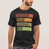 Retro Husband Daddy Protector Hero  Fathers Day Tシャツ (正面)