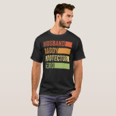 Retro Husband Daddy Protector Hero  Fathers Day Tシャツ (正面フル)