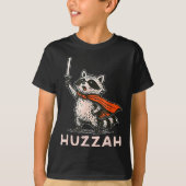 Retro Huzzah Raccoon Knight Funny Sword Meme Quote Tシャツ (正面)