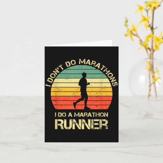 Retro I Don't Do Marathons I Do A Marathon Runner  カード (黄色い花)