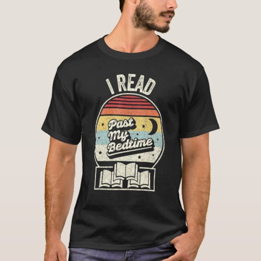 Retro I Read Past My Bedtime Book Reading Tシャツ (正面)