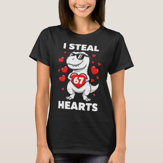 Retro I Steal 67 Hearts 67 Valentines Day Dinosaur Tシャツ (正面)