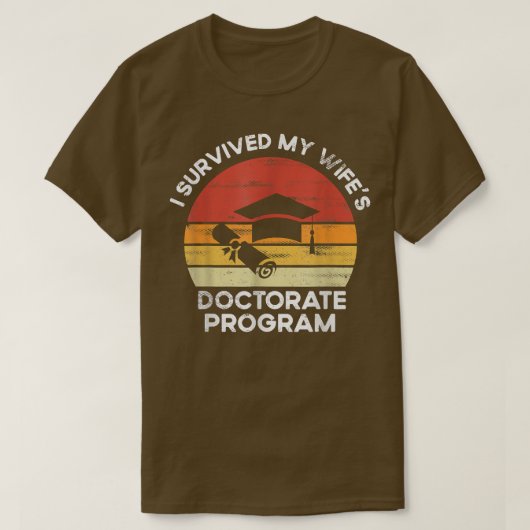 Retro I survived MY wife's Doctorate Program PhDs  Tシャツ (デザイン正面)