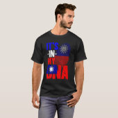 Retro It's In My DNA Taiwan Roots Taiwanese Flag F Tシャツ (正面フル)
