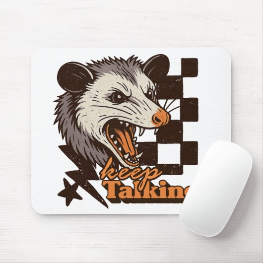 Retro Keep Talking Feral Possum: Angry Wild Animal マウスパッド (マウス)