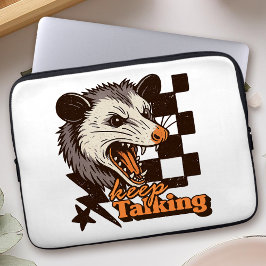 Retro Keep Talking Feral Possum: Angry Wild Animal ラップトップスリーブ