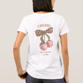 Retro Leopard Bow Cherry Sweet & Soft Since Slogan Tシャツ (裏面)
