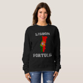 Retro Lisbon Portugal Distressed Portugal Flag スウェットシャツ (正面フル)