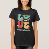 Retro Love World Earth Day 2023 Exceptional Educat Tシャツ (正面)