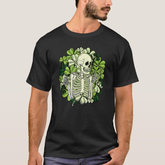 Retro Lucky Skeleton Shamrocks C Patrick's Day Out Tシャツ (正面)