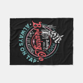 Retro Mama's Ery Brewing Co Funny Breastfeeding Sk フリースブランケット (正面(横))