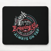 Retro Mama's Ery Brewing Co Funny Breastfeeding Sk マウスパッド (正面)