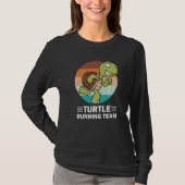 Retro  Marathoner Marathon Runner Turtle Running T Tシャツ (正面)
