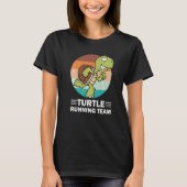 Retro  Marathoner Marathon Runner Turtle Running T Tシャツ (正面)