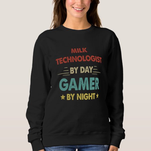 Retro Milk Technologist By Day Gamer By Night スウェットシャツ (正面)