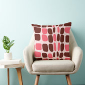 Retro Mod Pink & Chocolate Geometric Throw Pillow クッション (椅子)
